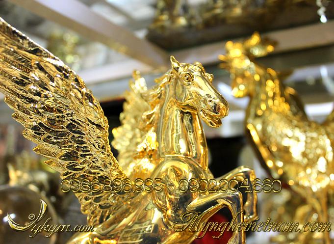 tượng ngựa đồng có cánh mạ vàng, tượng ngựa bay bằng đồng 1
