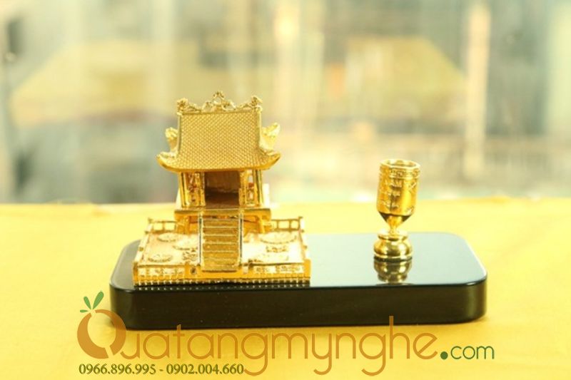 Quà lưu niệm - cắm bút mạ vàng chùa một cột