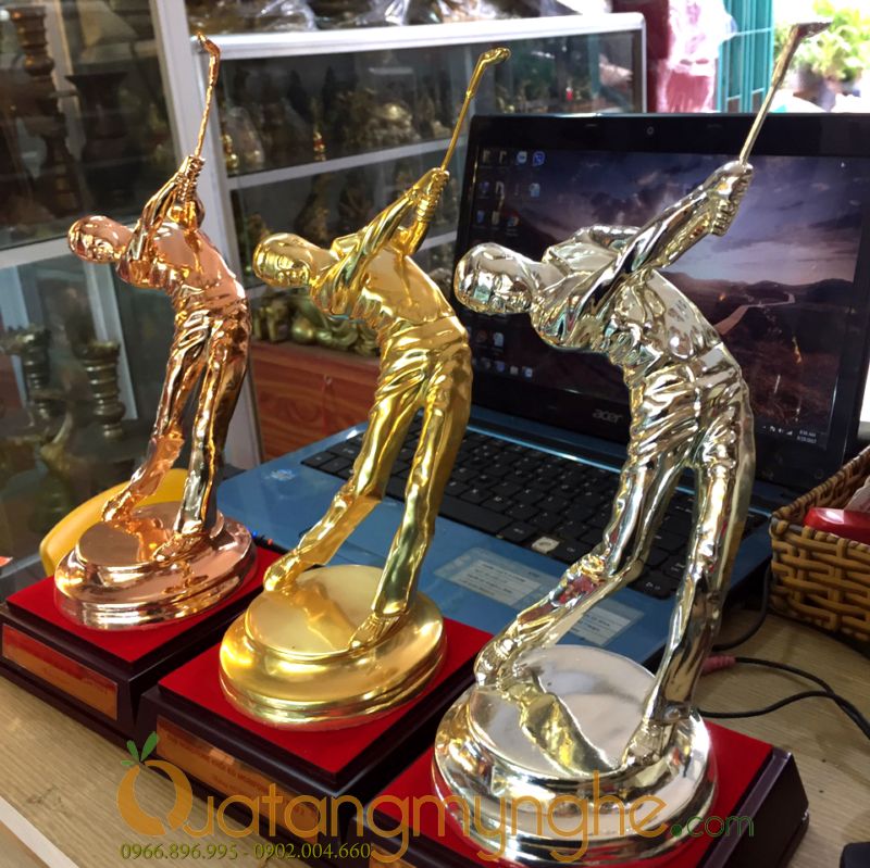 Quà tặng lưu niệm - tượng đánh golf